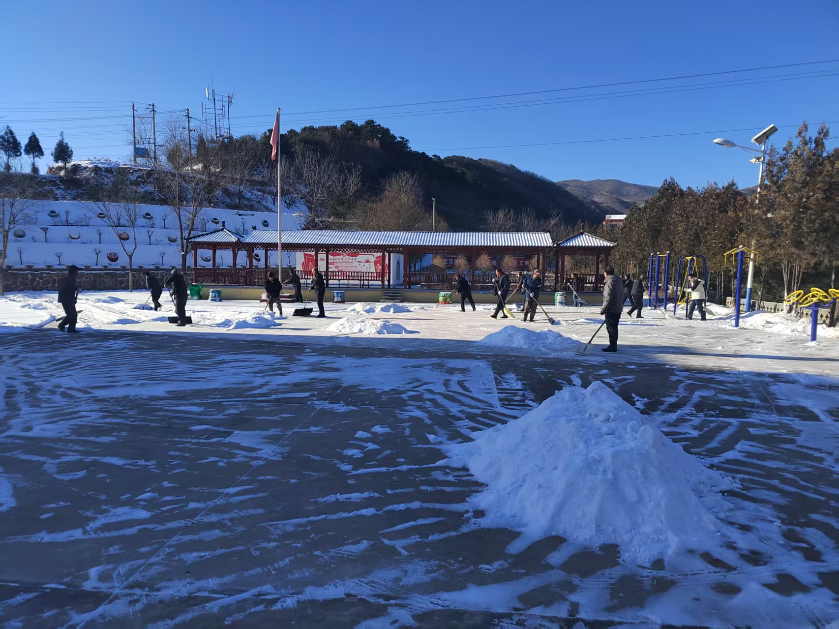 雪后广场除雪